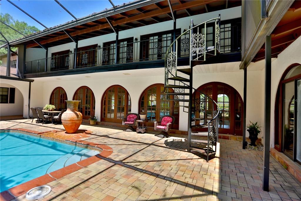 Recently Sold: $3,950,000 (5 beds, 5 baths, 6784 Square Feet)