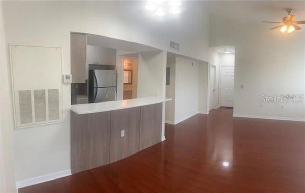 Recently Sold: $165,000 (2 beds, 2 baths, 979 Square Feet)