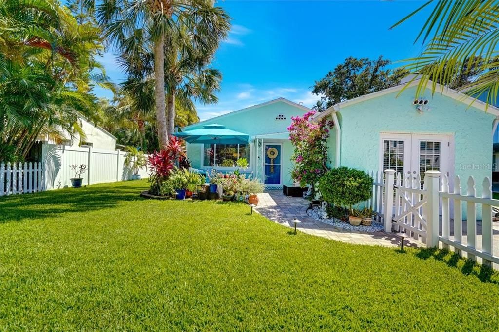 Recently Sold: $699,900 (3 beds, 2 baths, 1611 Square Feet)