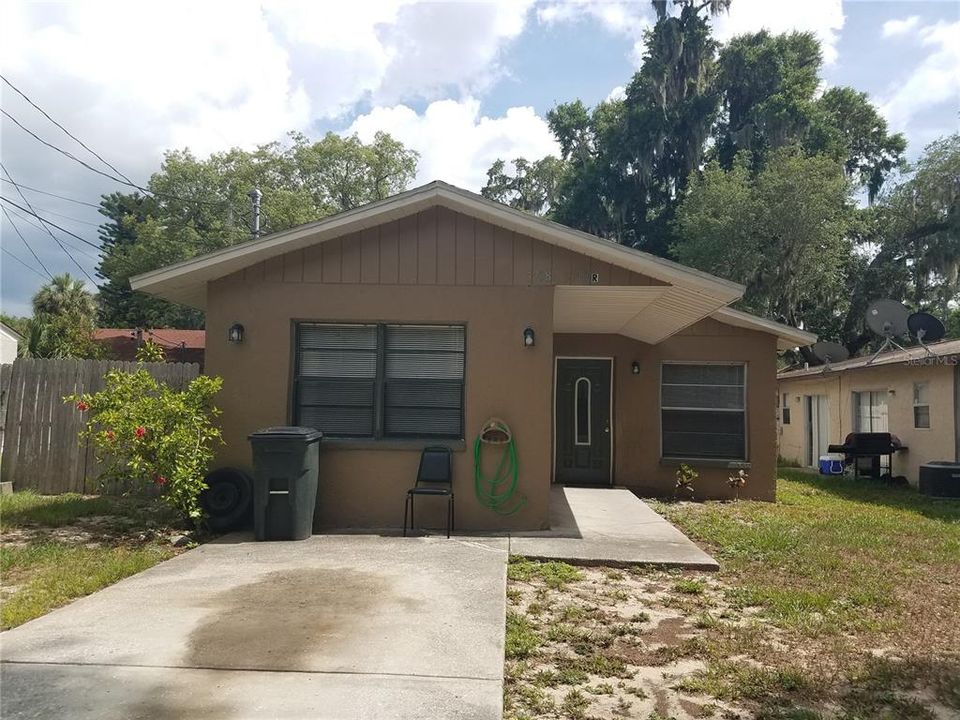 Recently Rented: $1,300 (3 beds, 2 baths, 980 Square Feet)