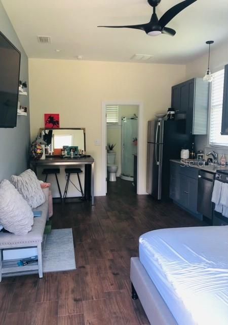 Recently Rented: $950 (0 beds, 1 baths, 650 Square Feet)