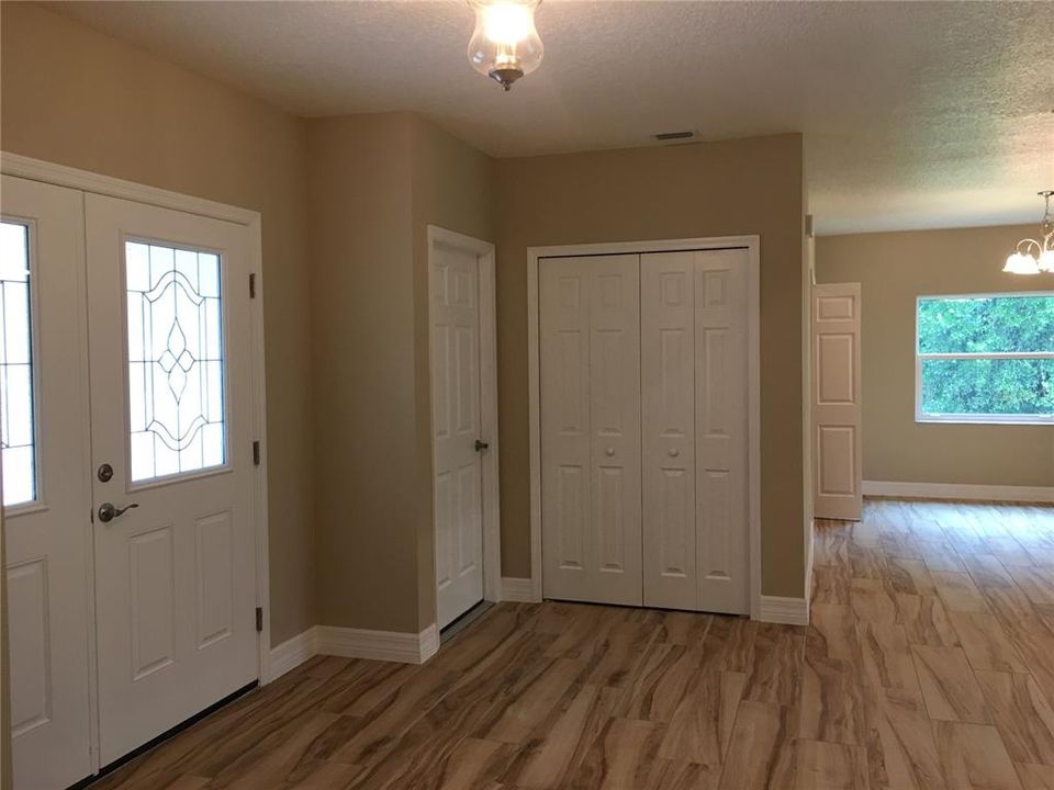 Recently Sold: $309,000 (3 beds, 2 baths, 1704 Square Feet)