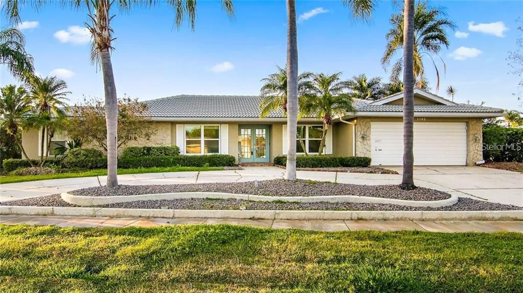 Recently Sold: $815,000 (4 beds, 3 baths, 2838 Square Feet)