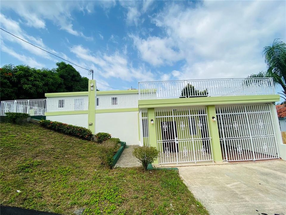 Vendido Recientemente: $220,000 (4 camas, 3 baños, 2200 Pies cuadrados)