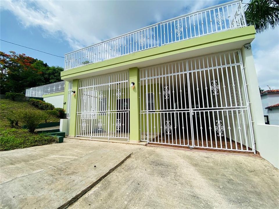 Vendido Recientemente: $220,000 (4 camas, 3 baños, 2200 Pies cuadrados)