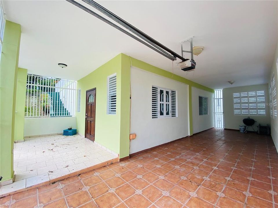 Vendido Recientemente: $220,000 (4 camas, 3 baños, 2200 Pies cuadrados)