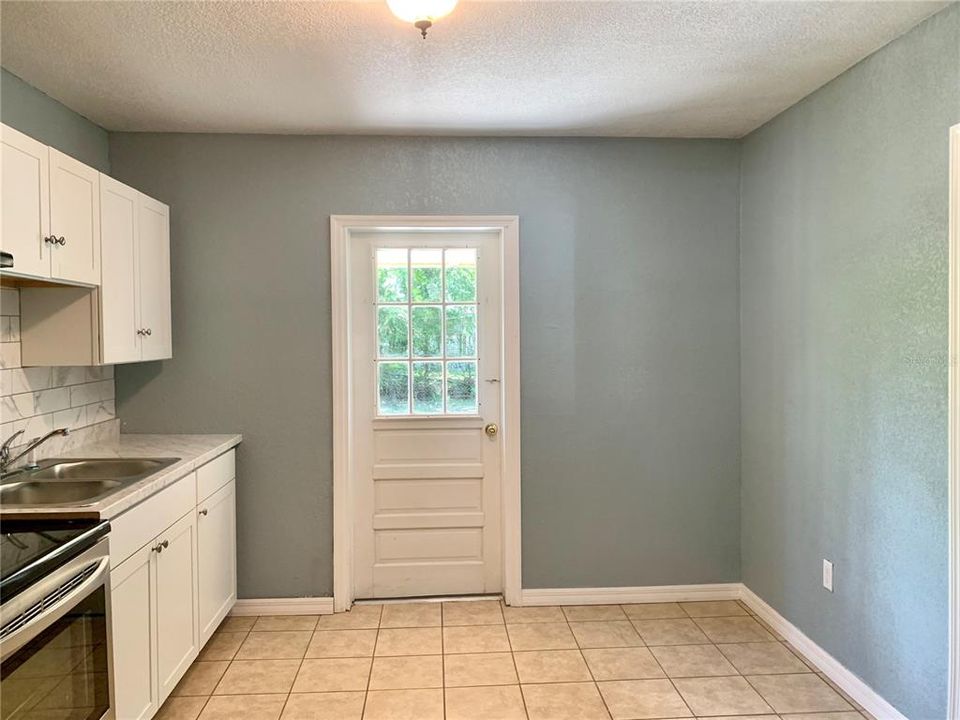 Recently Sold: $165,000 (3 beds, 1 baths, 864 Square Feet)