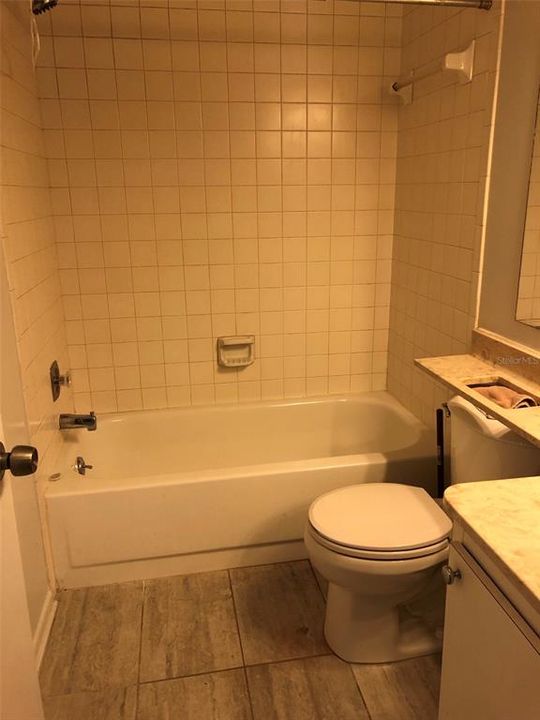 Second bathroom with full bathtub