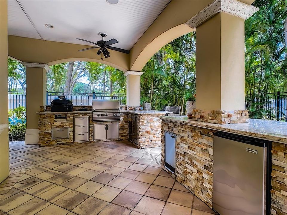 outdoor kitchen/patio