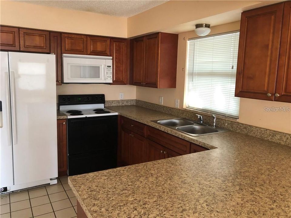 Recently Rented: $1,000 (2 beds, 1 baths, 822 Square Feet)