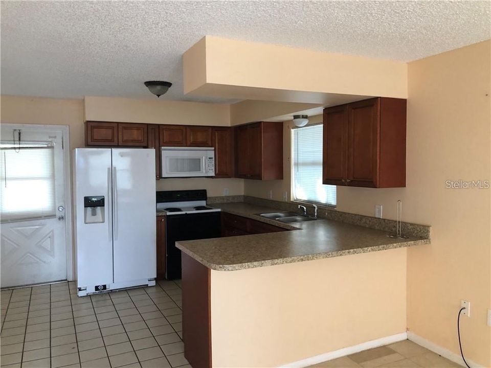 Recently Rented: $1,000 (2 beds, 1 baths, 822 Square Feet)