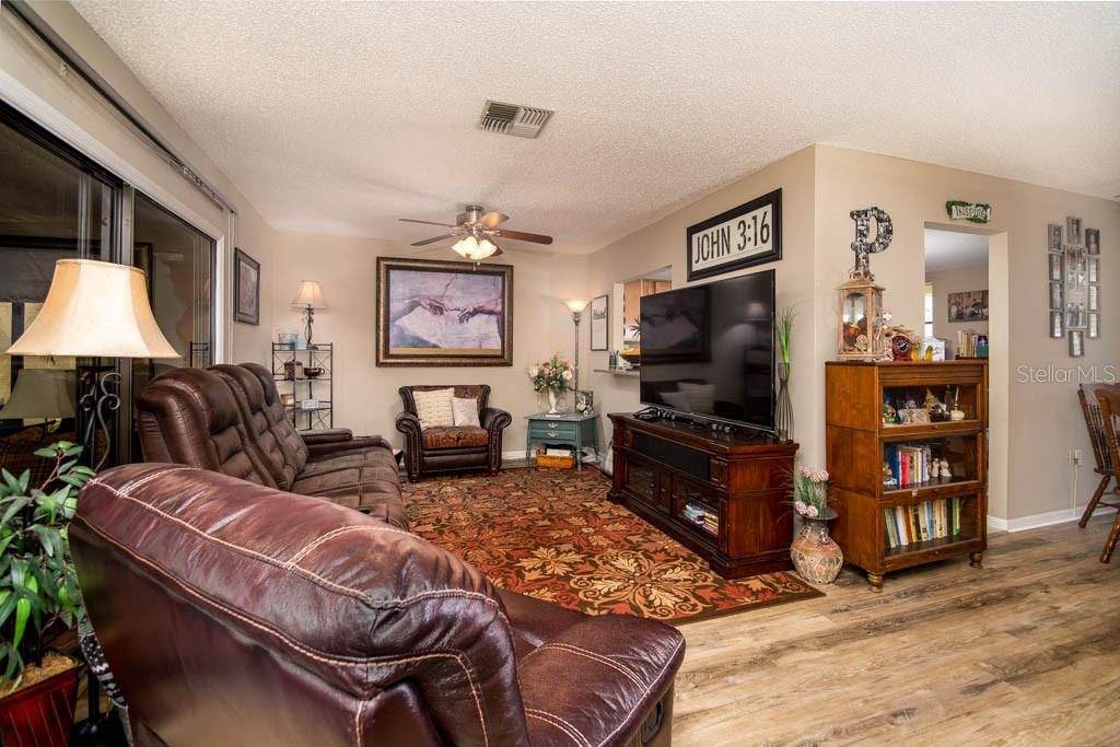 Recently Sold: $230,000 (2 beds, 2 baths, 1080 Square Feet)