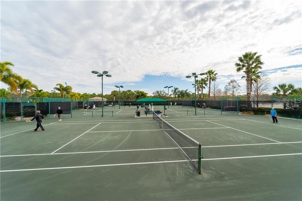 6 har tru Tennis courts