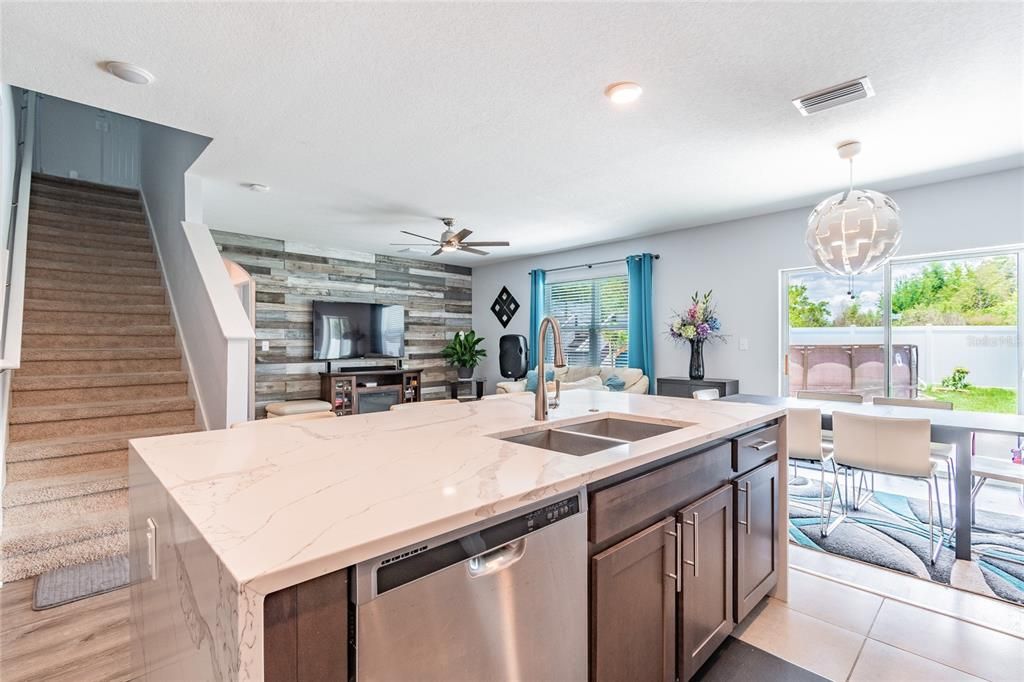 Recently Sold: $350,000 (5 beds, 3 baths, 2605 Square Feet)