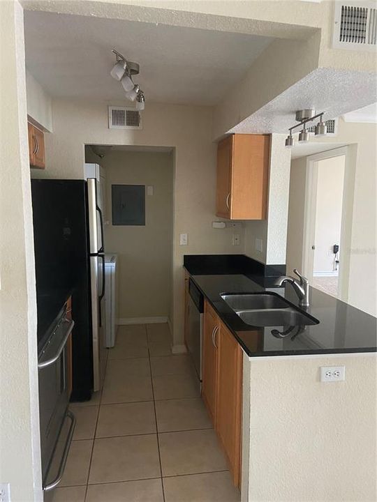 Recently Sold: $124,900 (1 beds, 1 baths, 637 Square Feet)