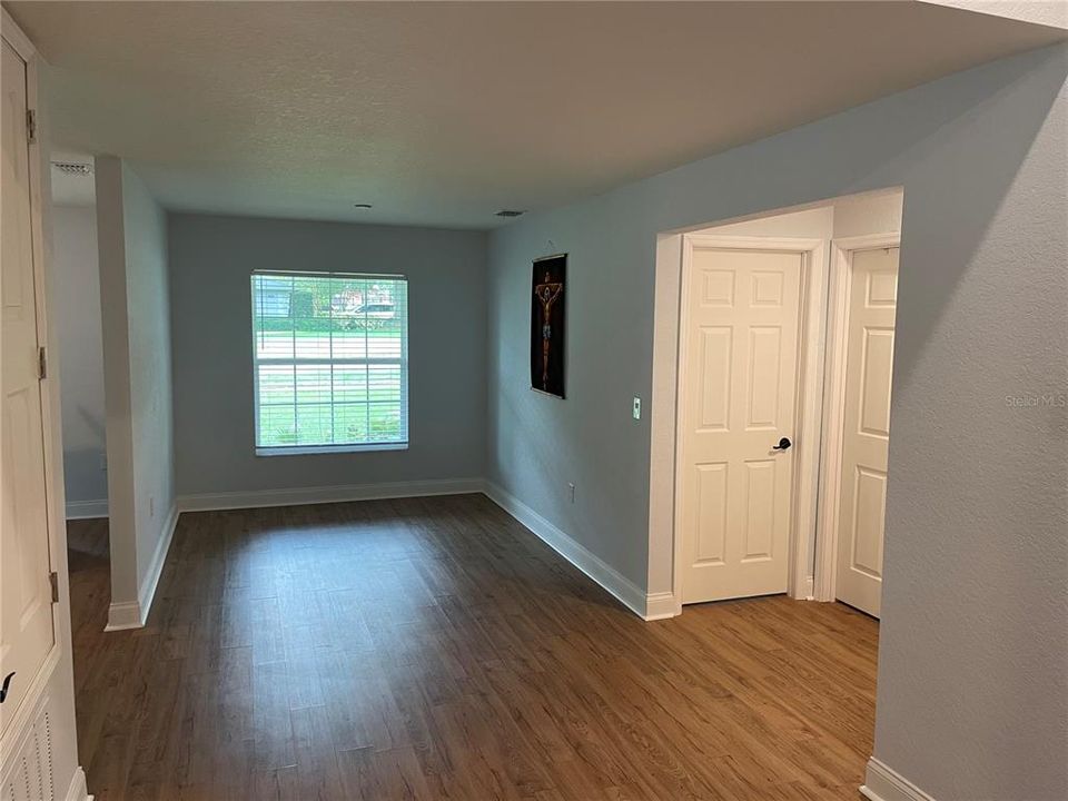 Dining room / could be a den