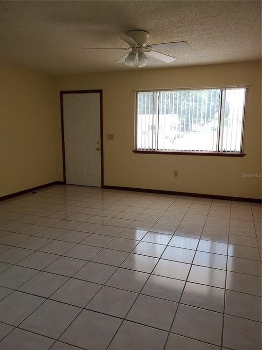 Recently Rented: $800 (2 beds, 1 baths, 768 Square Feet)