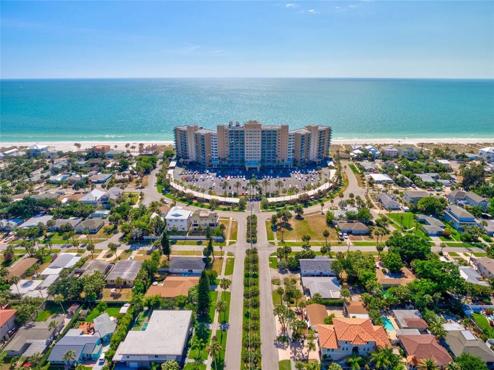 Nestled in a tranquil residential neighborhood, the Regatta Beach Club offers a quiet getaway just minutes from the action on Clearwater Beach.