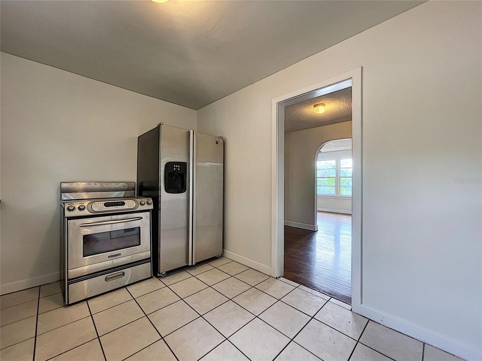 Recently Rented: $1,200 (2 beds, 1 baths, 878 Square Feet)