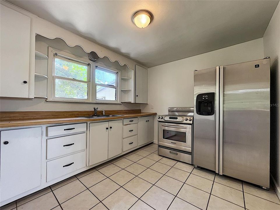 Recently Rented: $1,200 (2 beds, 1 baths, 878 Square Feet)