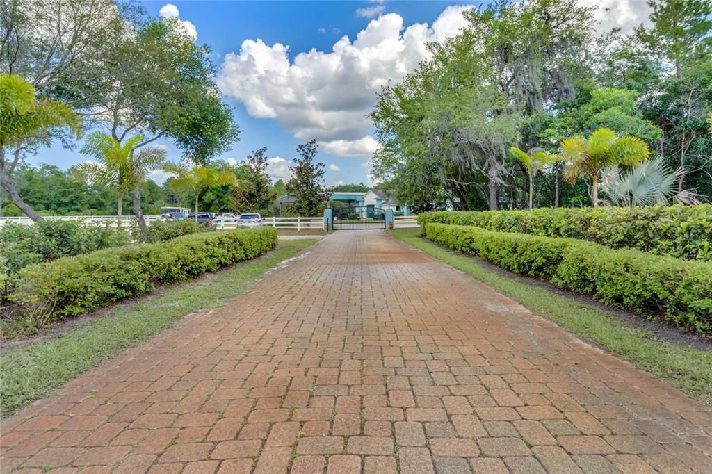 Recently Sold: $1,650,000 (5 beds, 3 baths, 4066 Square Feet)