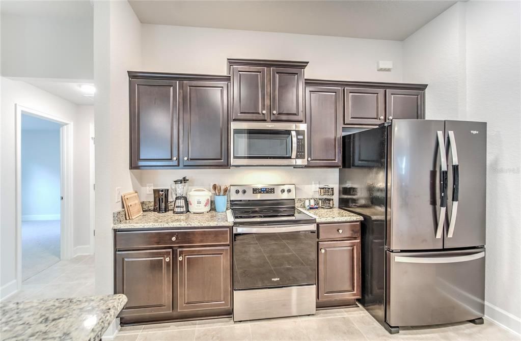 Recently Sold: $420,000 (4 beds, 3 baths, 2531 Square Feet)