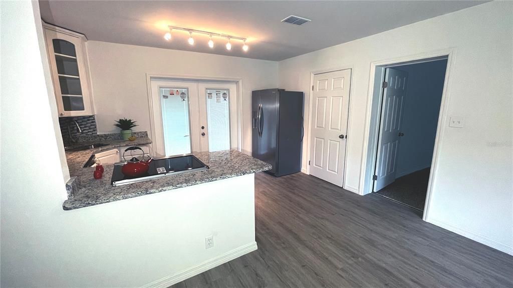 Recently Sold: $240,000 (3 beds, 2 baths, 1060 Square Feet)