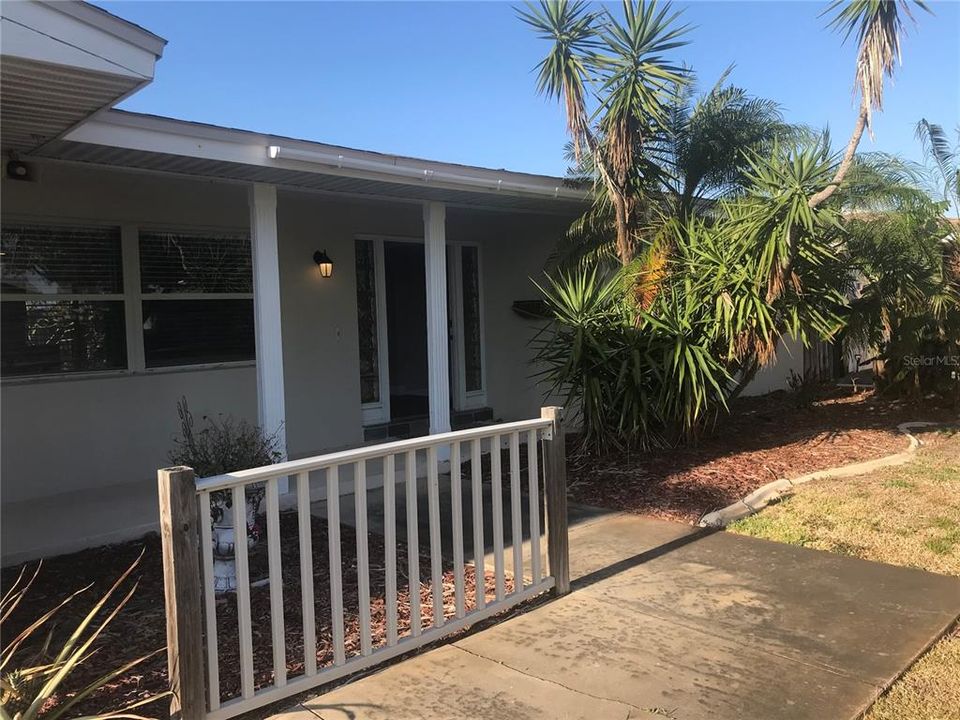 Recently Sold: $460,000 (4 beds, 2 baths, 1926 Square Feet)