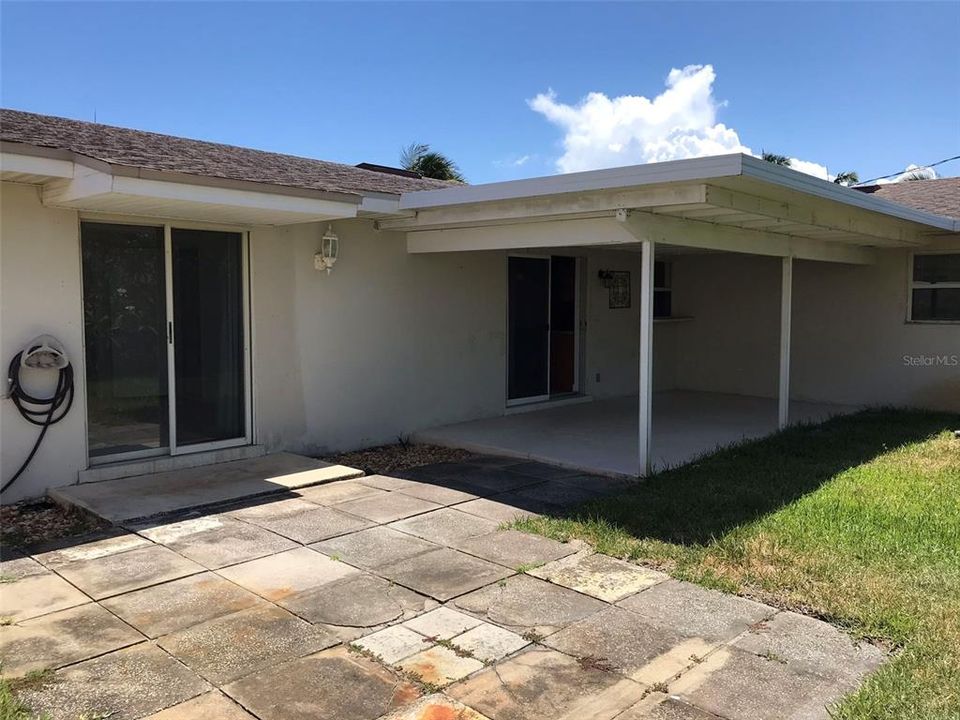 Recently Sold: $460,000 (4 beds, 2 baths, 1926 Square Feet)