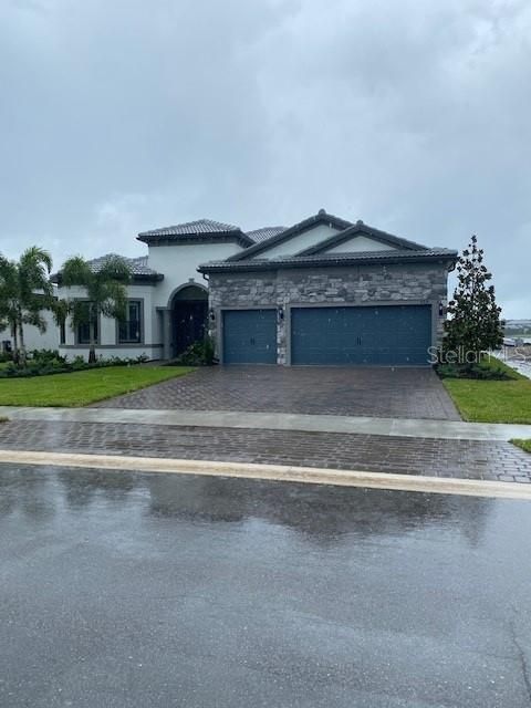Recently Sold: $907,846 (3 beds, 3 baths, 2488 Square Feet)