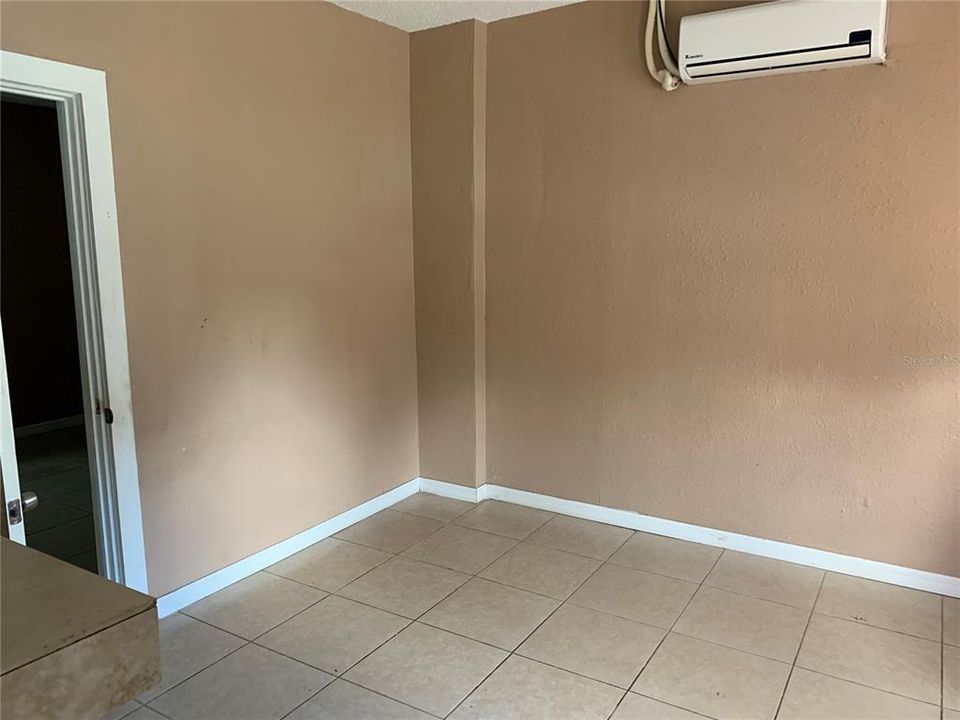 Recently Rented: $650 (1 beds, 1 baths, 480 Square Feet)