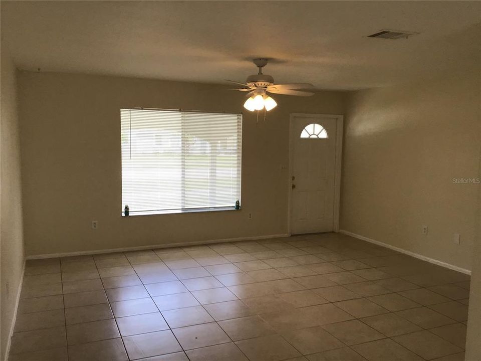 Recently Rented: $1,400 (3 beds, 2 baths, 1320 Square Feet)