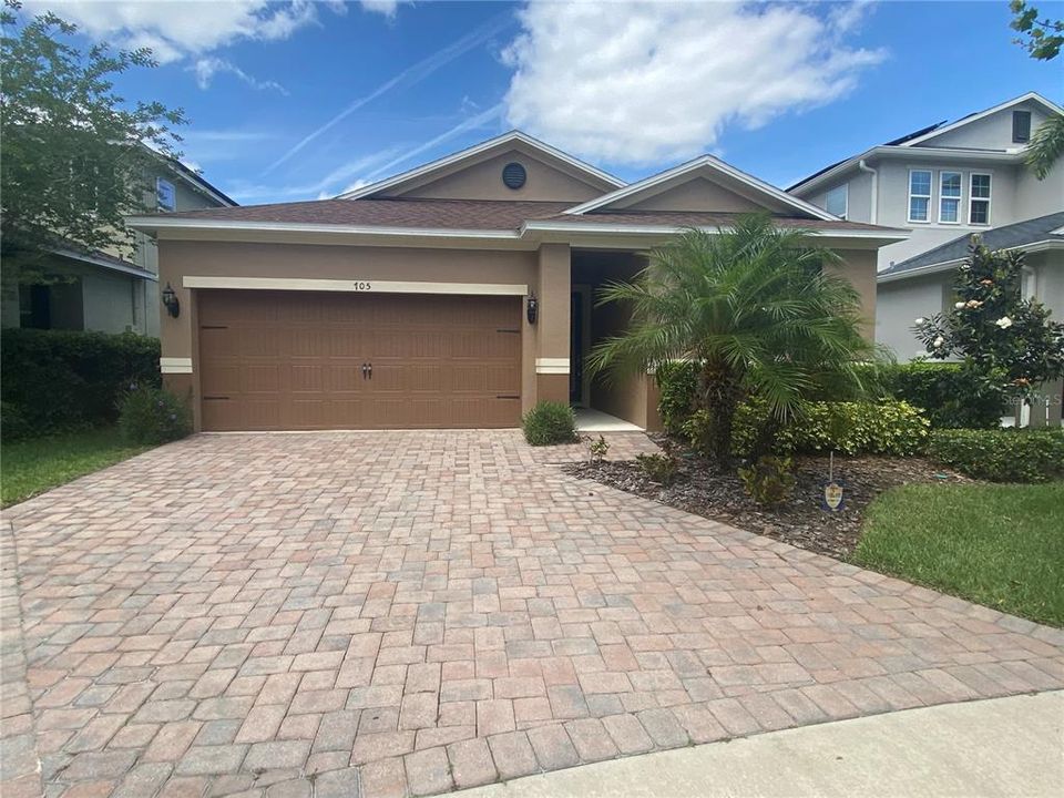 Recently Sold: $380,000 (3 beds, 2 baths, 1976 Square Feet)