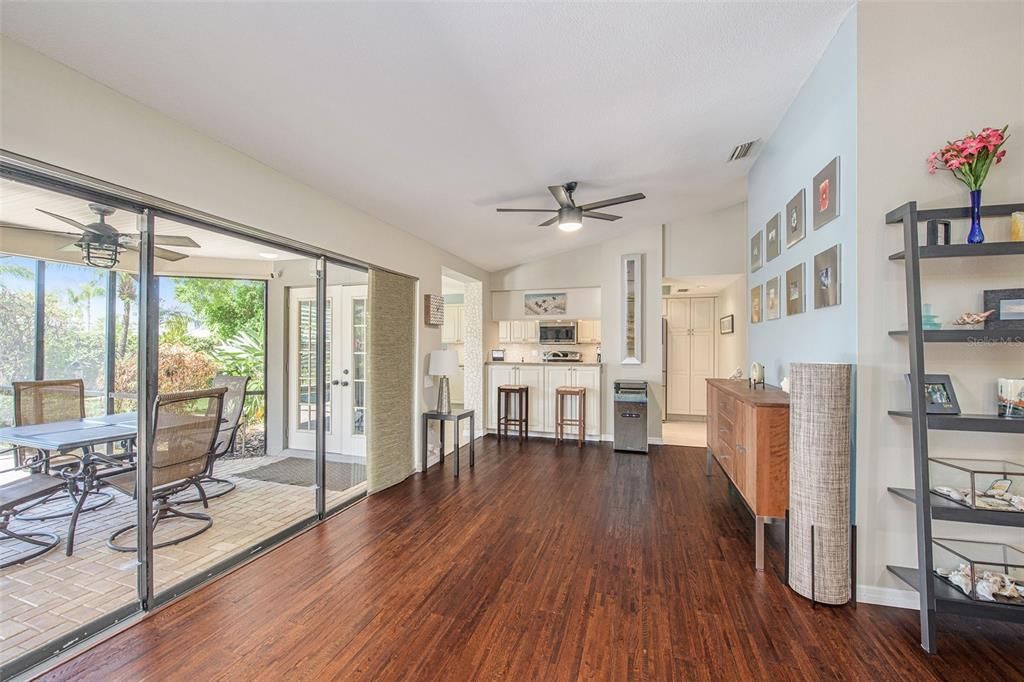 Recently Sold: $545,000 (3 beds, 2 baths, 2159 Square Feet)