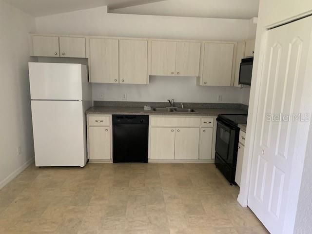 Recently Rented: $1,400 (3 beds, 2 baths, 1260 Square Feet)