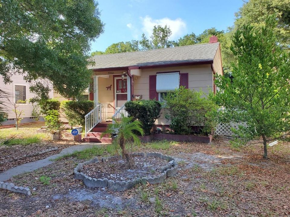 Recently Sold: $140,000 (2 beds, 1 baths, 858 Square Feet)