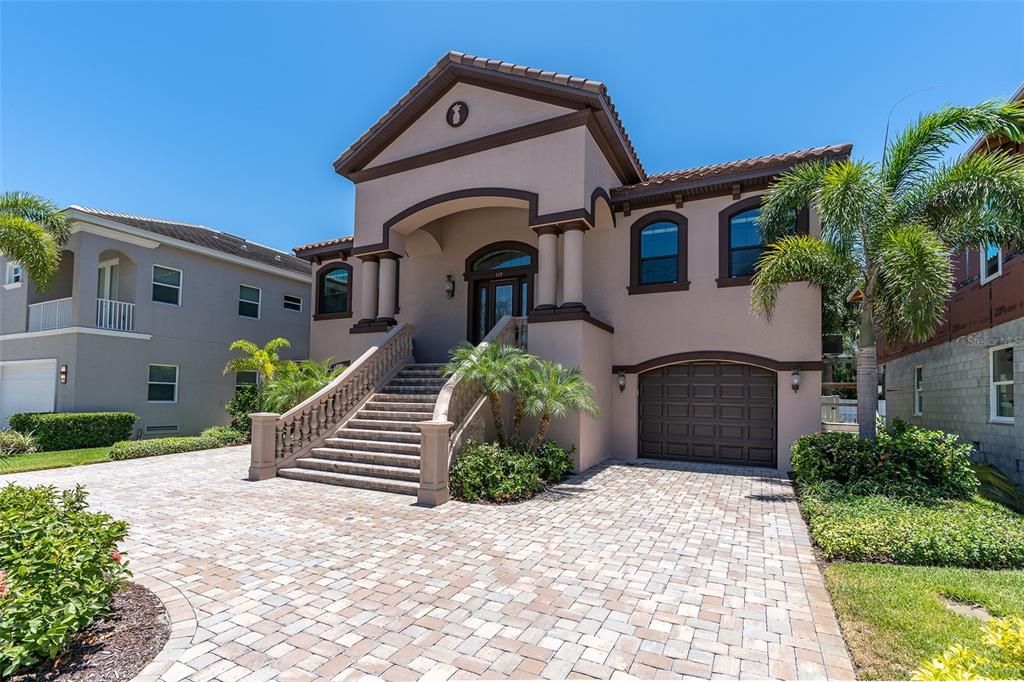 Recently Sold: $1,100,000 (3 beds, 3 baths, 2500 Square Feet)