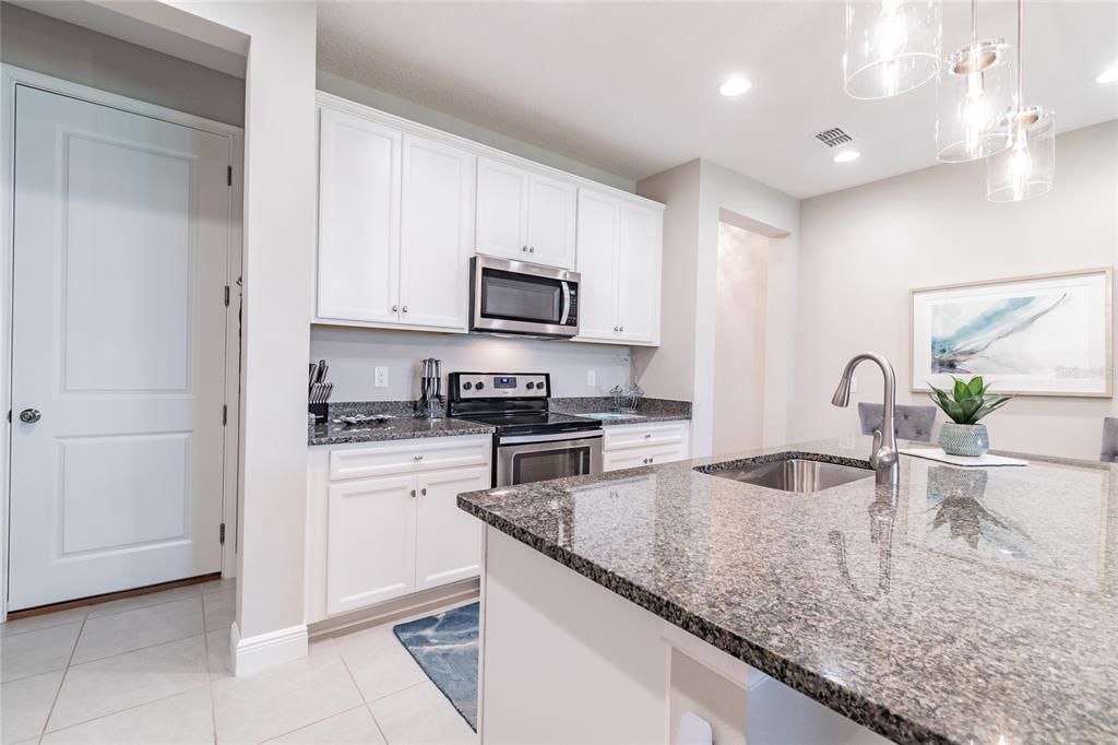 Recently Sold: $399,900 (2 beds, 2 baths, 1888 Square Feet)
