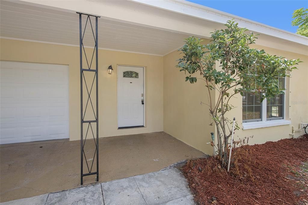 Recently Sold: $210,000 (2 beds, 1 baths, 928 Square Feet)