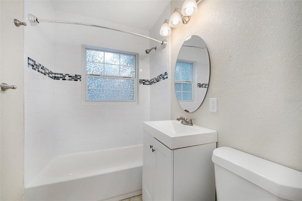 最近售出: $210,000 (2 贝兹, 1 浴室, 928 平方英尺)