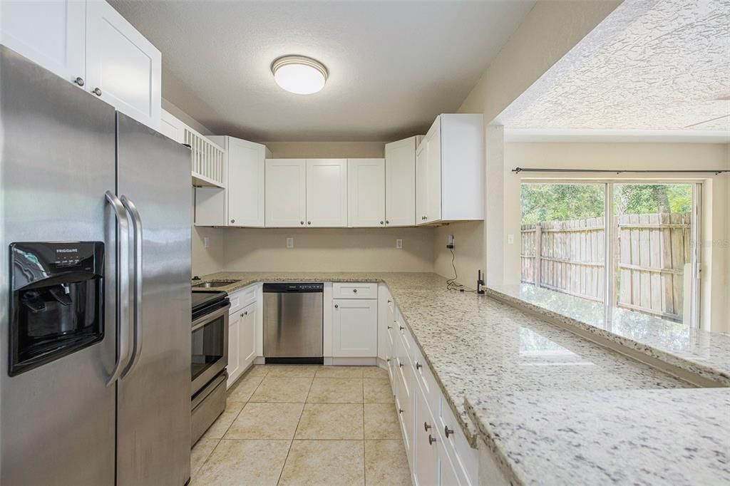 Recently Sold: $210,000 (2 beds, 1 baths, 928 Square Feet)