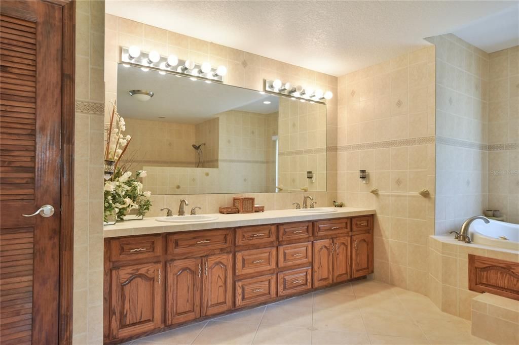 最近售出: $419,000 (4 贝兹, 2 浴室, 2424 平方英尺)