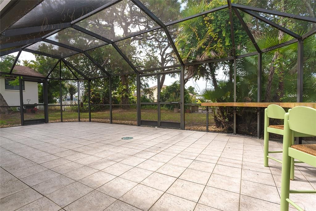 Huge screened patio with plenty of room for entertaining