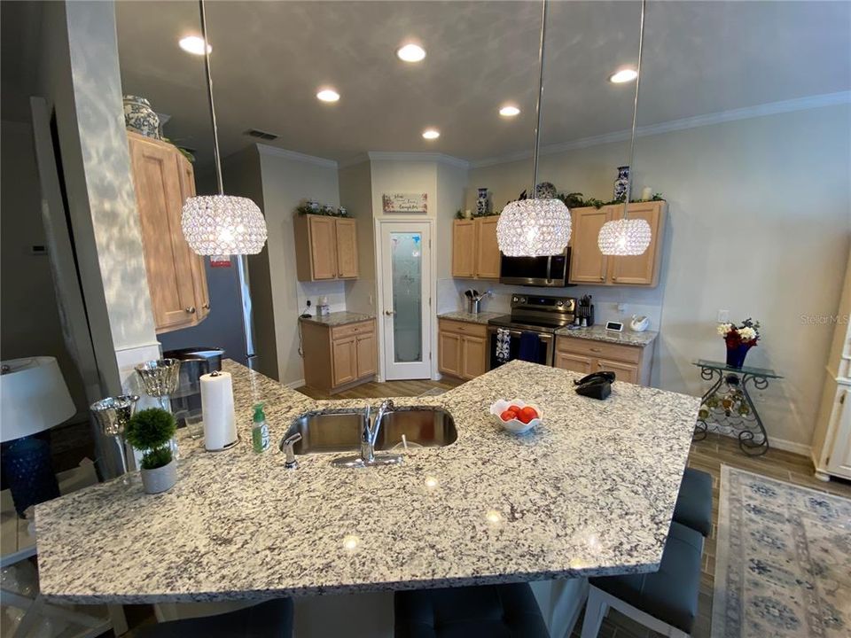 Recently Sold: $250,000 (2 beds, 2 baths, 1467 Square Feet)