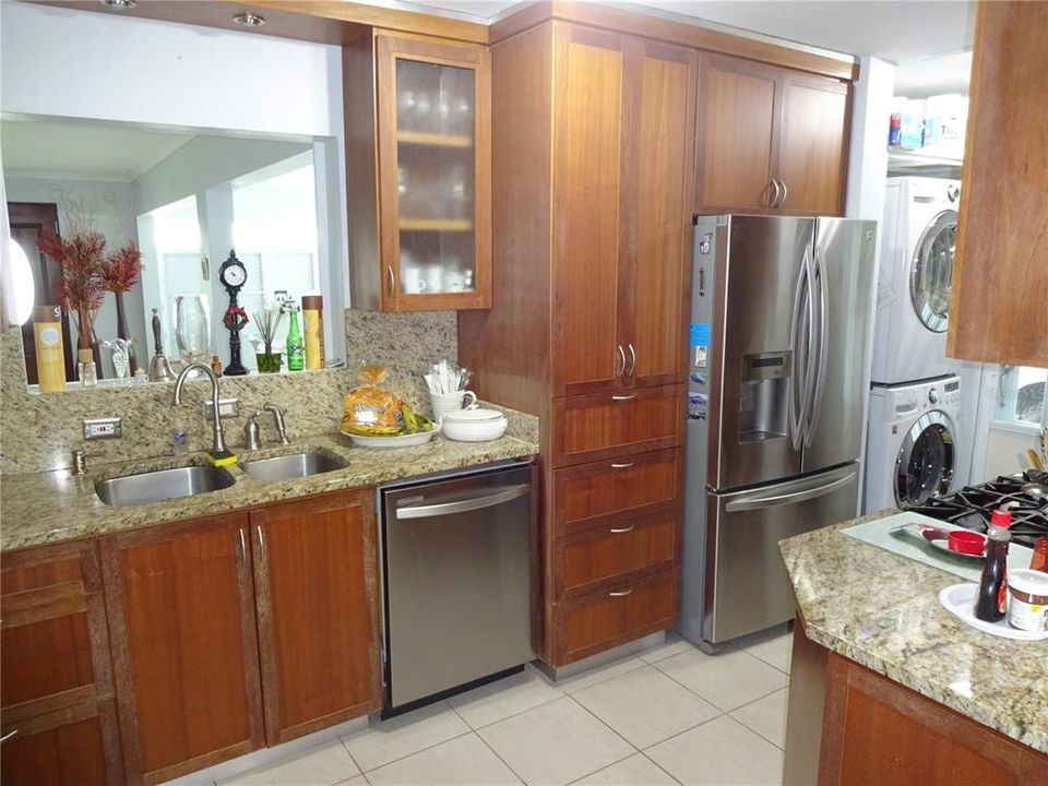 Vendido Recientemente: $315,000 (3 camas, 2 baños, 2505 Pies cuadrados)