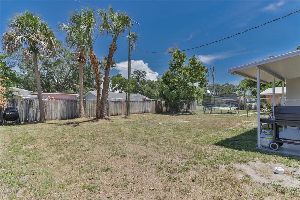 Recently Sold: $275,000 (2 beds, 1 baths, 1037 Square Feet)