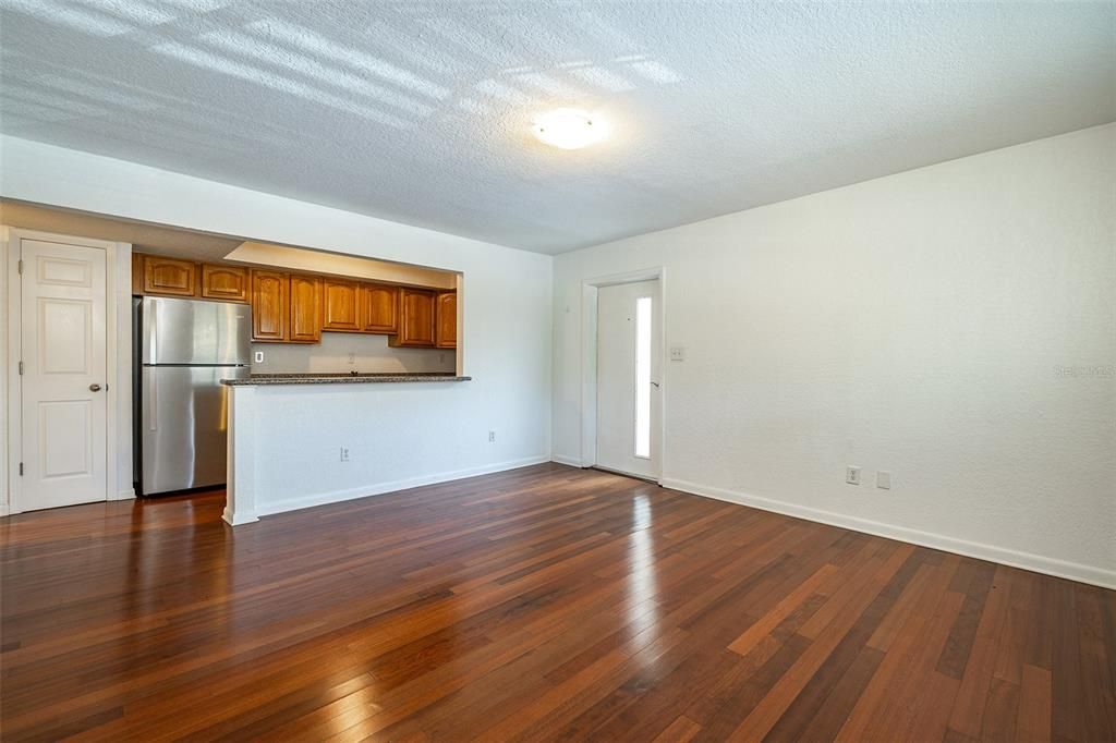 Recently Sold: $138,000 (1 beds, 1 baths, 682 Square Feet)