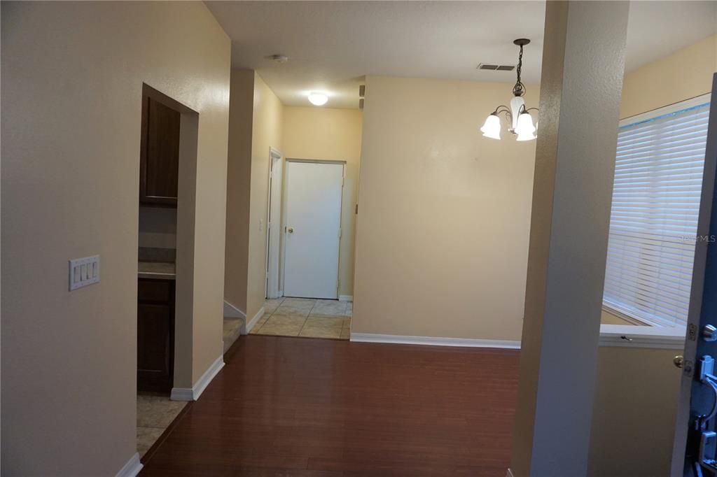 Recently Rented: $1,800 (3 beds, 2 baths, 1624 Square Feet)