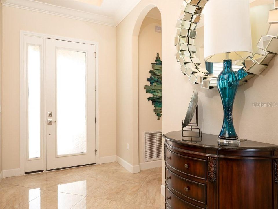 Foyer w Rain Glass Front Door for added privacy