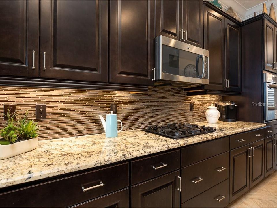 Natural Gas Cook Top ~ Granite Counters, tiled backsplash